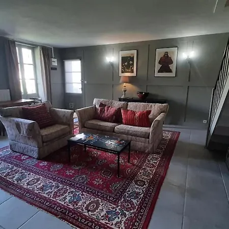 Beautiful, Luxurious And Ideally Situated Criteuil-la-Magdeleine