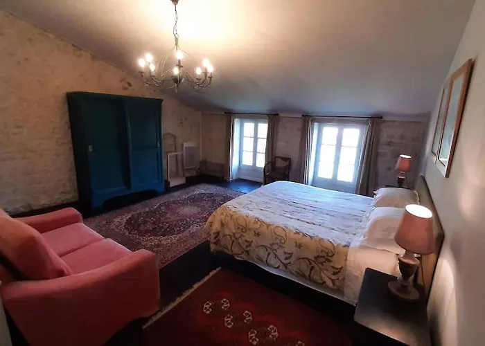 Beautiful, Luxurious And Ideally Situated * Criteuil-la-Magdeleine