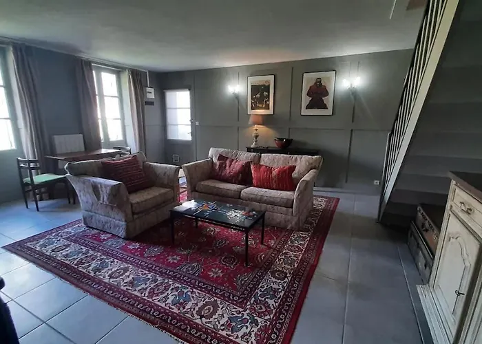 Beautiful, Luxurious And Ideally Situated Criteuil-la-Magdeleine